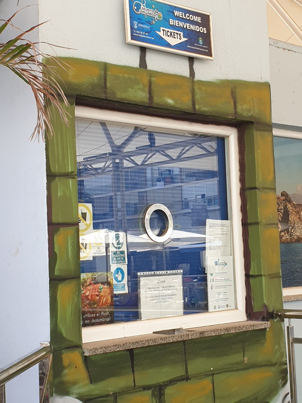 “Una vez más, el acuario de Almuñécar está cerrado en plena temporada turística”